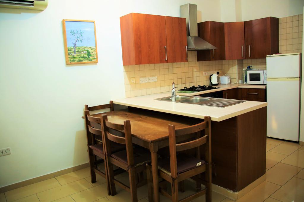 Isavella Apartments Makenzy Larnaca Dış mekan fotoğraf