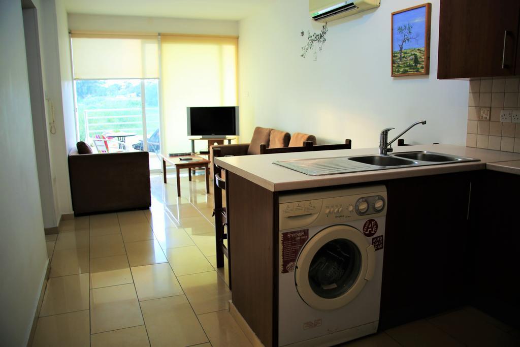 Isavella Apartments Makenzy Larnaca Dış mekan fotoğraf