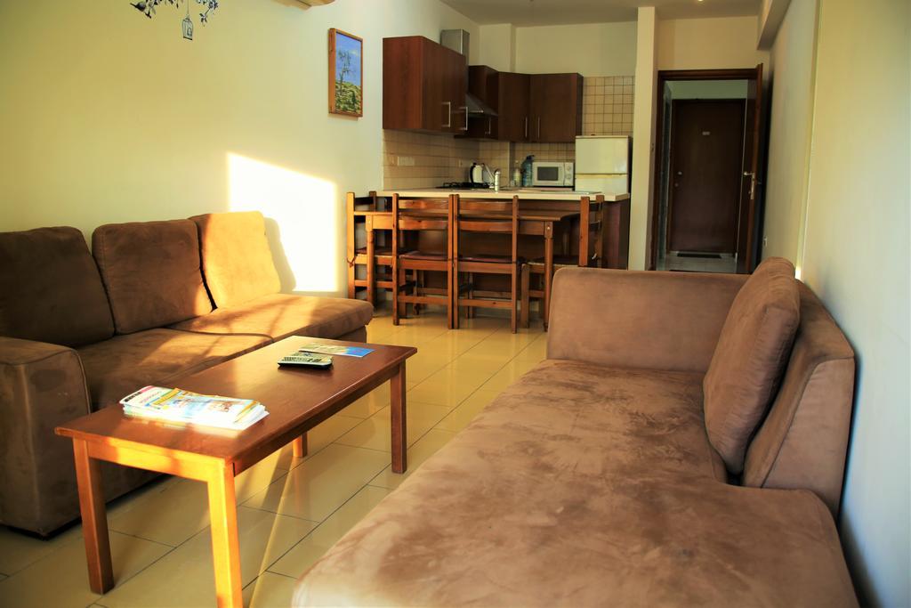 Isavella Apartments Makenzy Larnaca Dış mekan fotoğraf